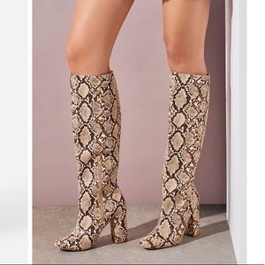 NWT Faux Snakeskin Boots 👢